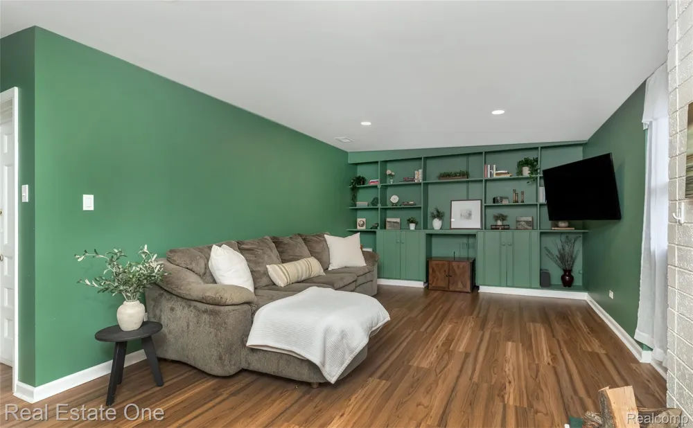 16598 Lexington Redford Charter Township, MI 48240