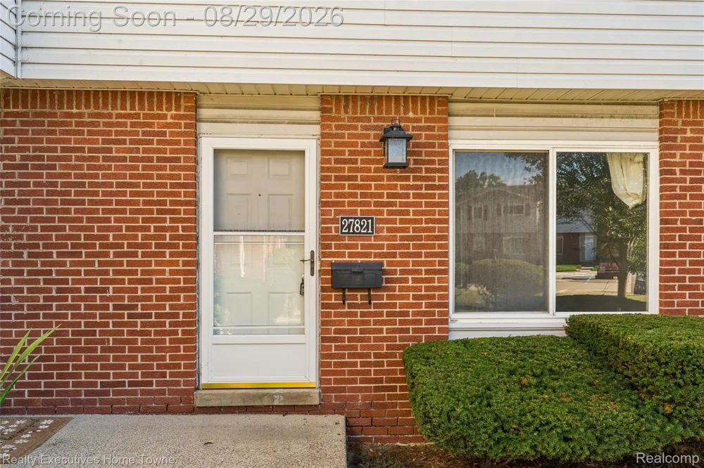 27821 eastwick sq Roseville City, MI 48066