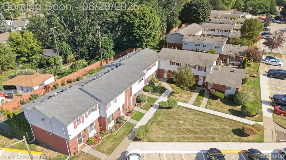 27821 eastwick sq Roseville City, MI 48066