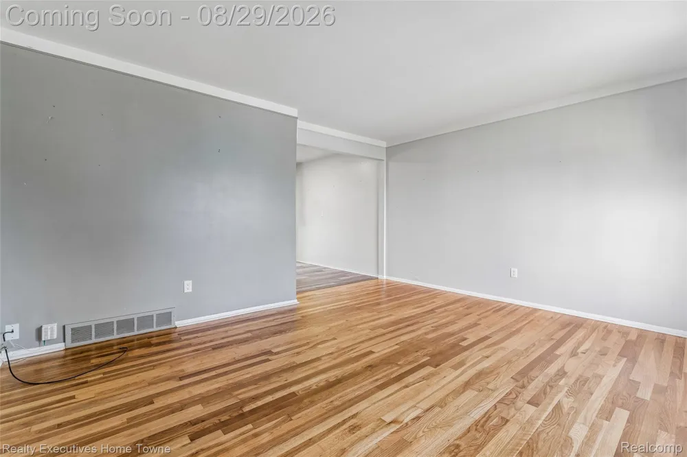 27821 eastwick sq Roseville City, MI 48066