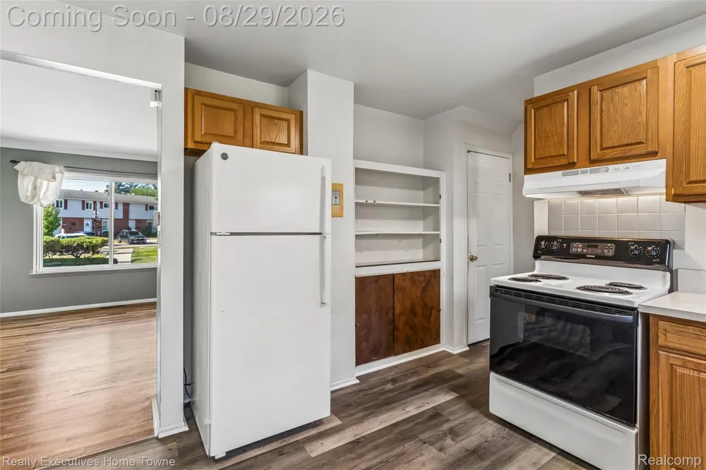 27821 eastwick sq Roseville City, MI 48066
