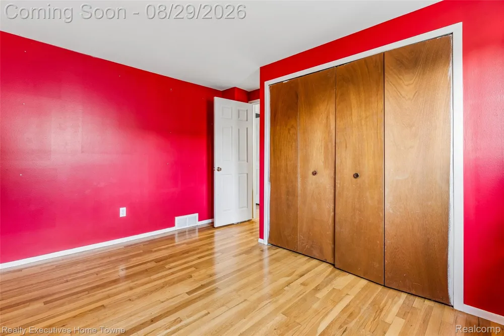 27821 eastwick sq Roseville City, MI 48066