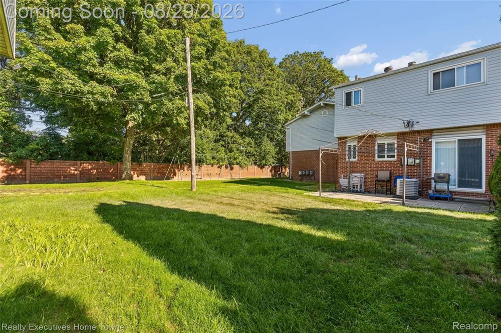 27821 eastwick sq Roseville City, MI 48066