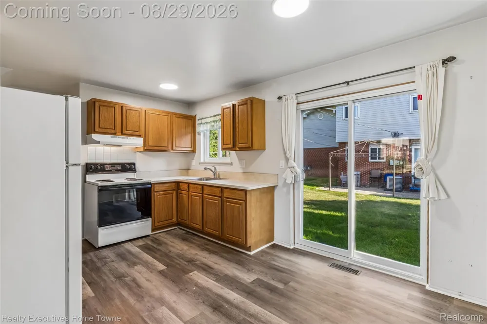 27821 eastwick sq Roseville City, MI 48066
