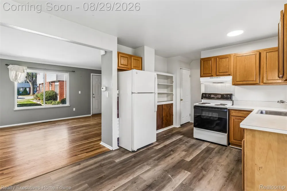 27821 eastwick sq Roseville City, MI 48066