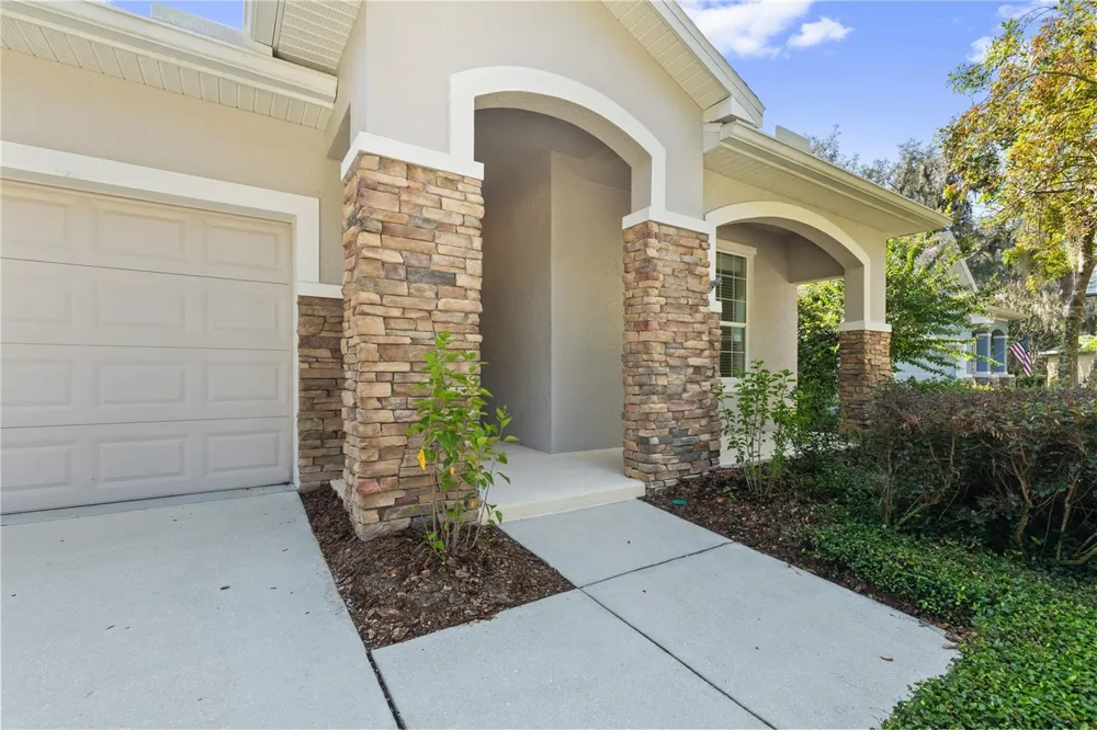 15842 STARLING WATER DRIVE Lithia, FL 33547