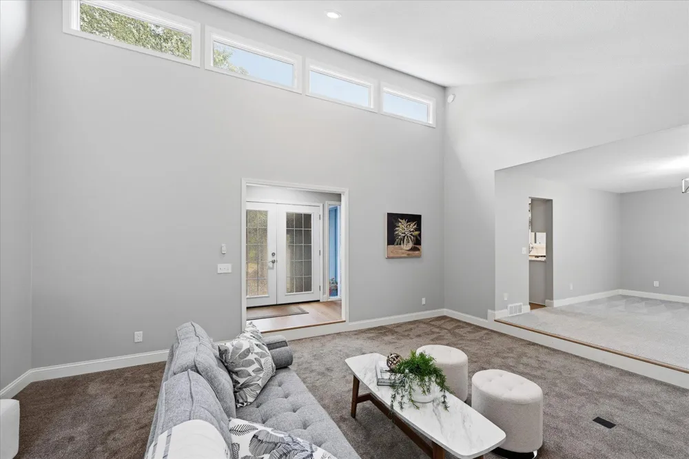 1592 Sherwood Court Eagan, MN 55122