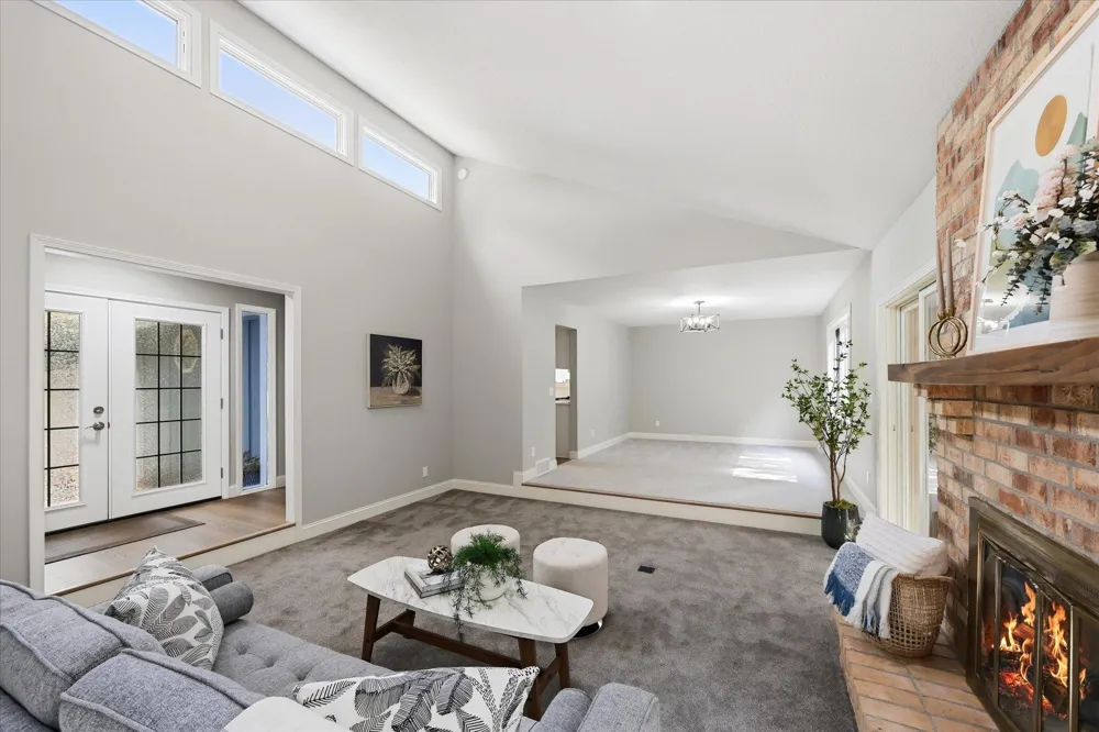 1592 Sherwood Court Eagan, MN 55122