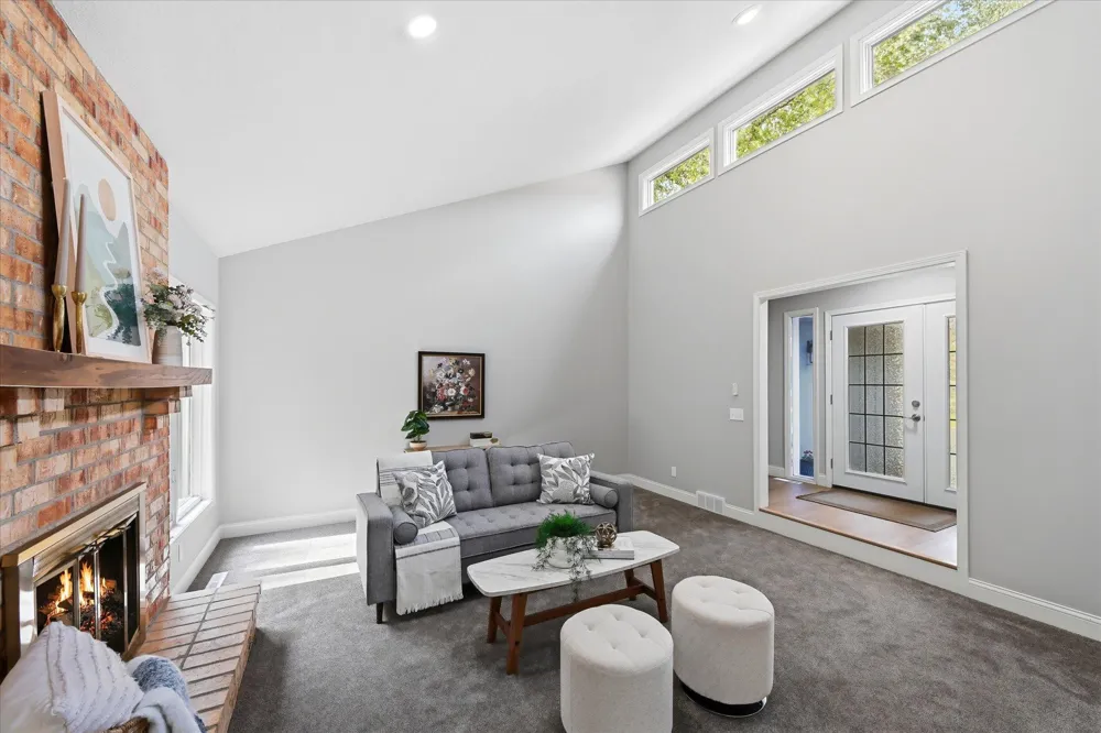 1592 Sherwood Court Eagan, MN 55122