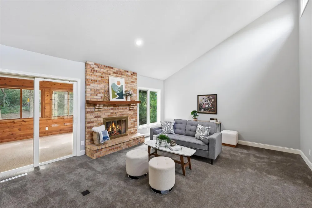 1592 Sherwood Court Eagan, MN 55122