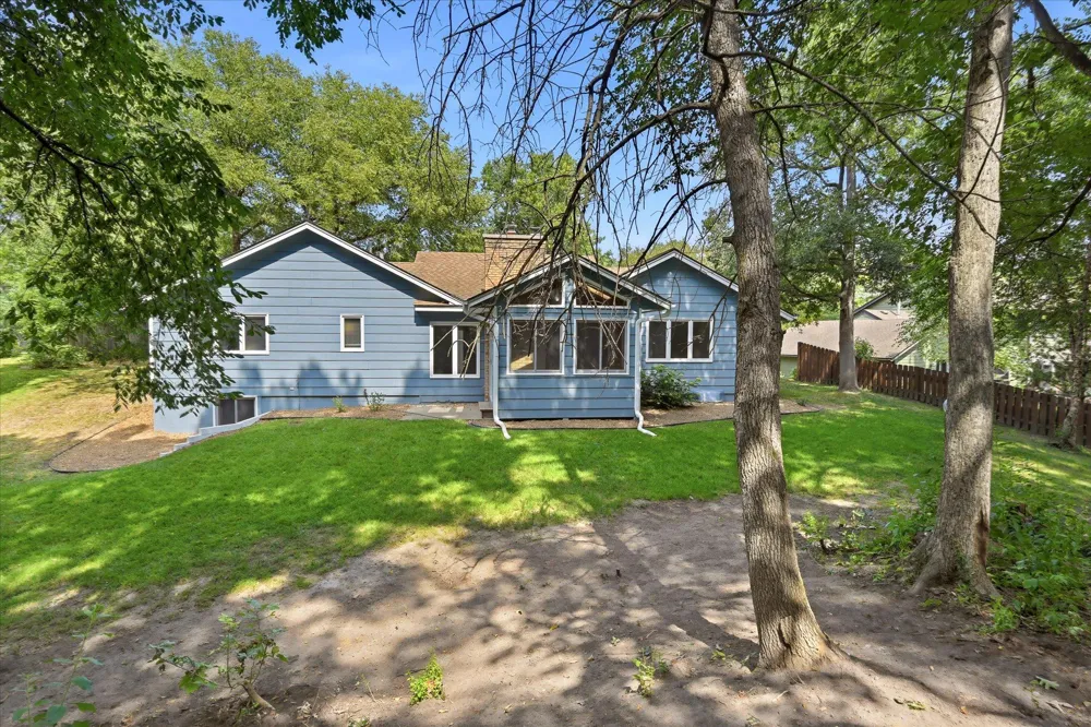 1592 Sherwood Court Eagan, MN 55122