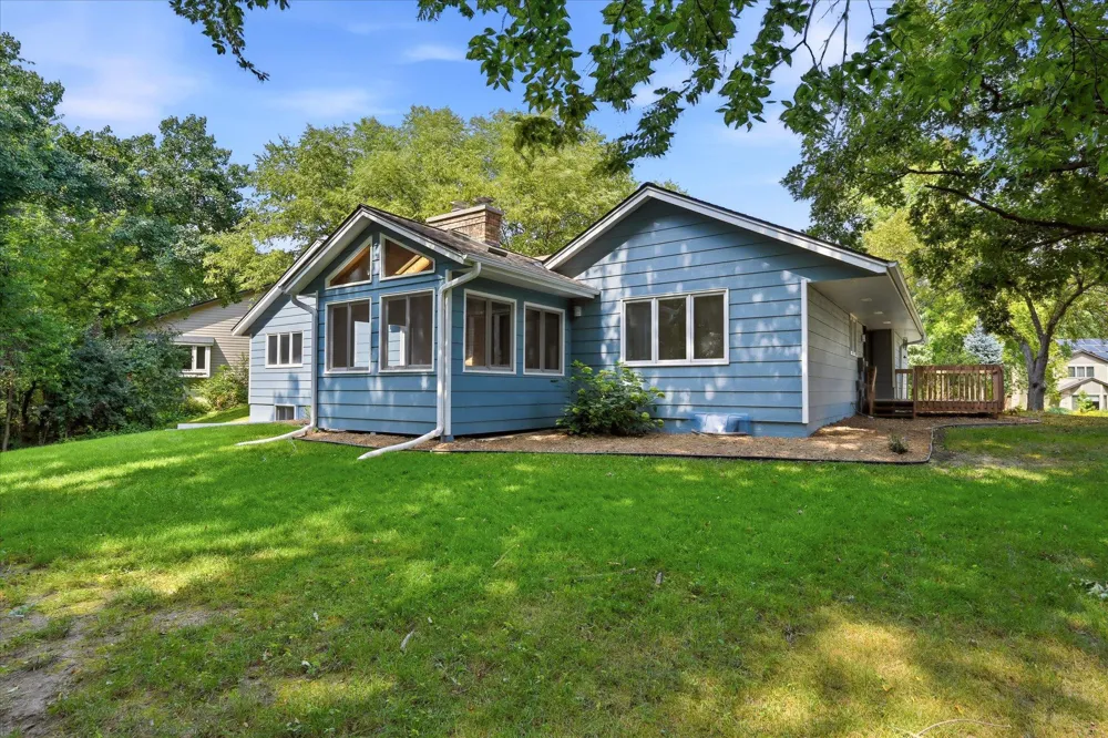 1592 Sherwood Court Eagan, MN 55122