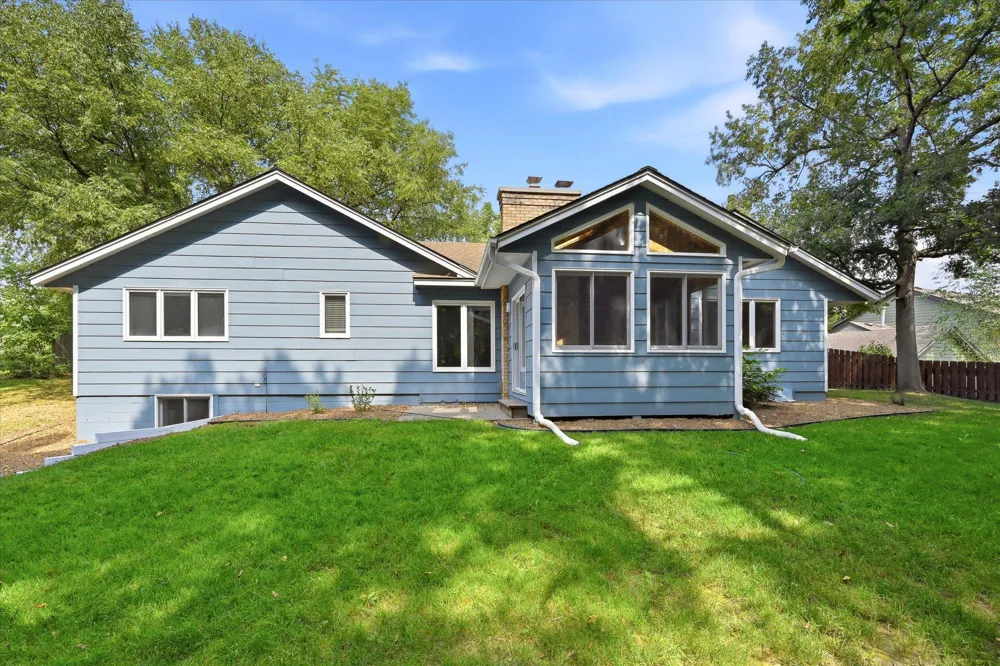 1592 Sherwood Court Eagan, MN 55122