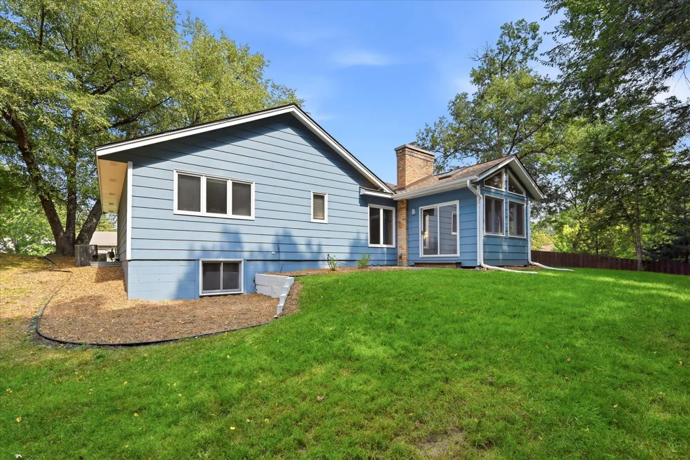1592 Sherwood Court Eagan, MN 55122