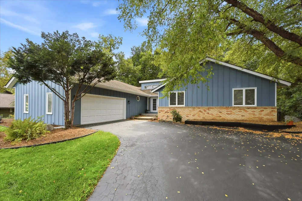 1592 Sherwood Court Eagan, MN 55122