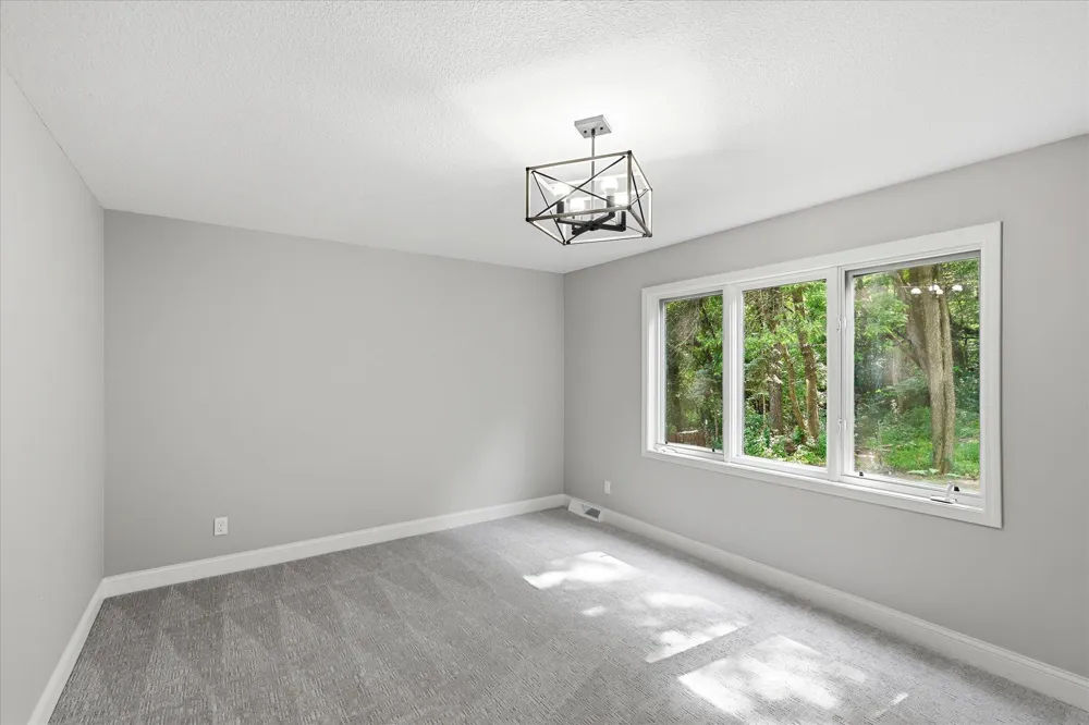 1592 Sherwood Court Eagan, MN 55122