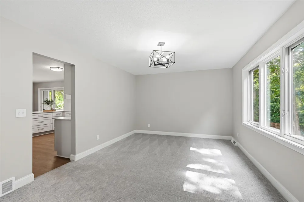 1592 Sherwood Court Eagan, MN 55122
