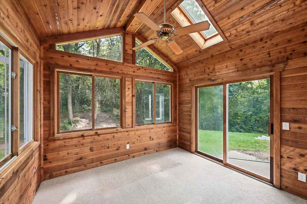 1592 Sherwood Court Eagan, MN 55122