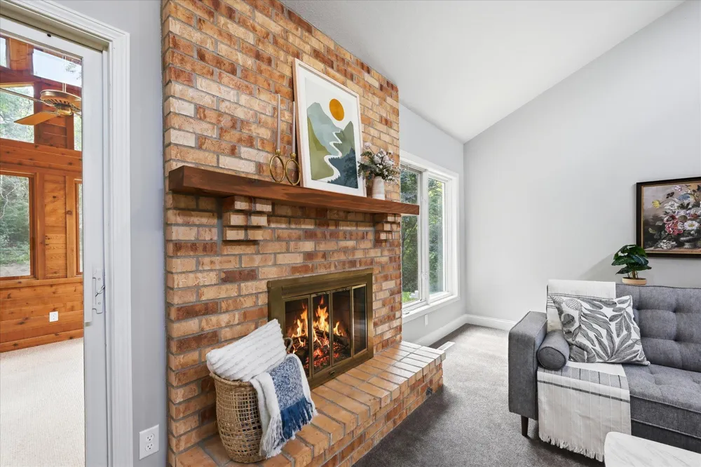 1592 Sherwood Court Eagan, MN 55122