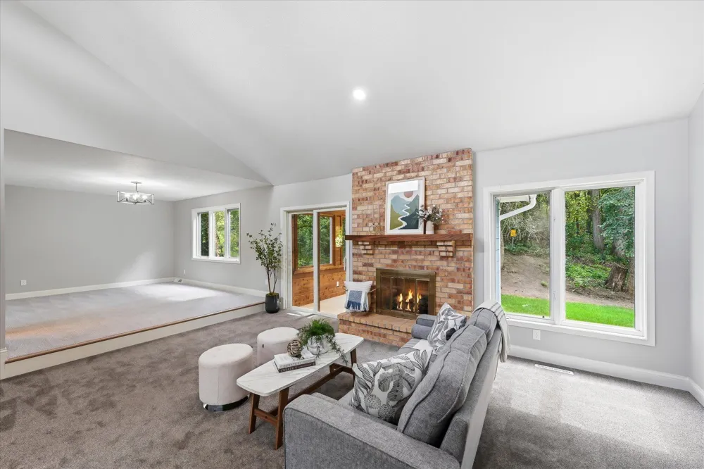 1592 Sherwood Court Eagan, MN 55122