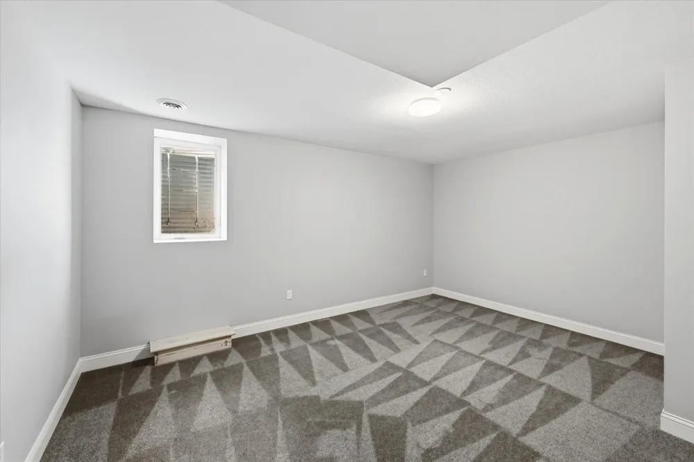 1592 Sherwood Court Eagan, MN 55122