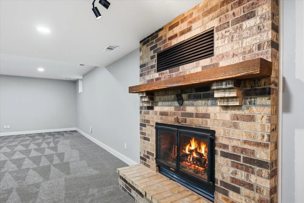 1592 Sherwood Court Eagan, MN 55122