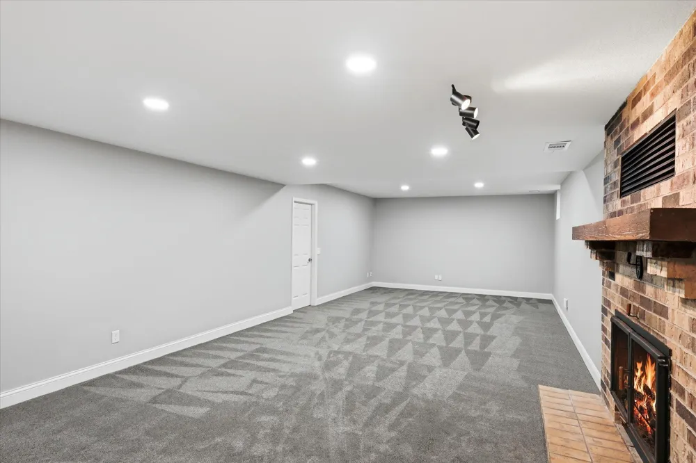 1592 Sherwood Court Eagan, MN 55122