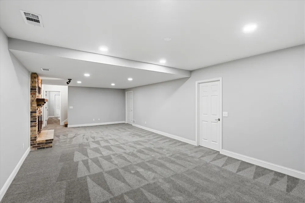 1592 Sherwood Court Eagan, MN 55122