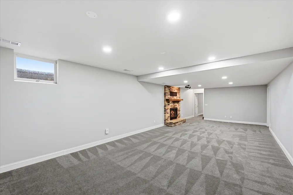 1592 Sherwood Court Eagan, MN 55122