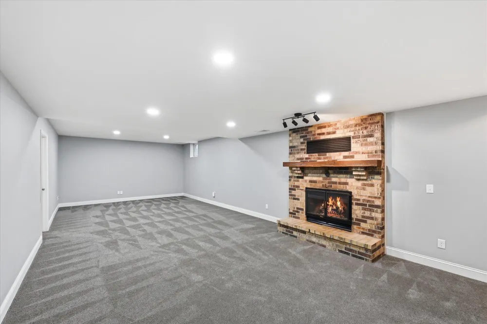 1592 Sherwood Court Eagan, MN 55122