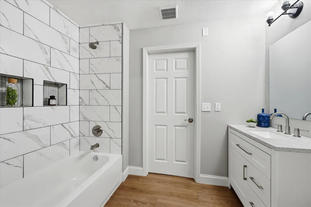 1592 Sherwood Court Eagan, MN 55122