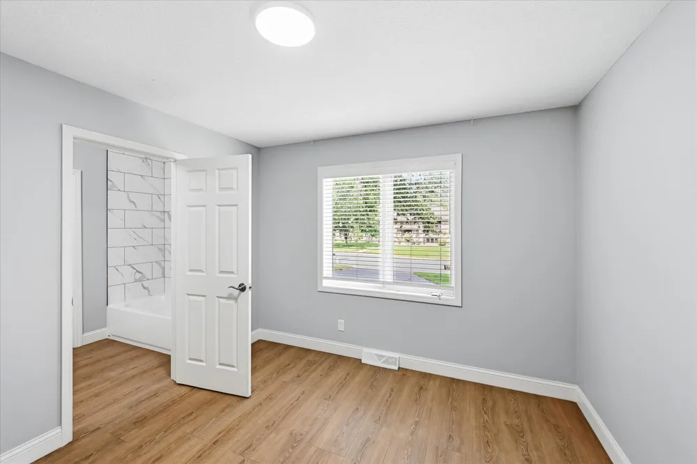 1592 Sherwood Court Eagan, MN 55122