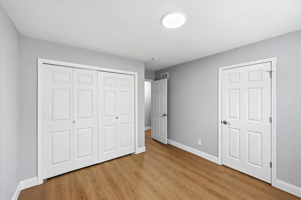 1592 Sherwood Court Eagan, MN 55122