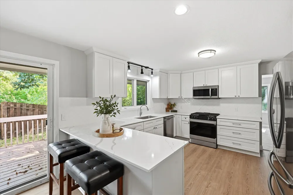 1592 Sherwood Court Eagan, MN 55122