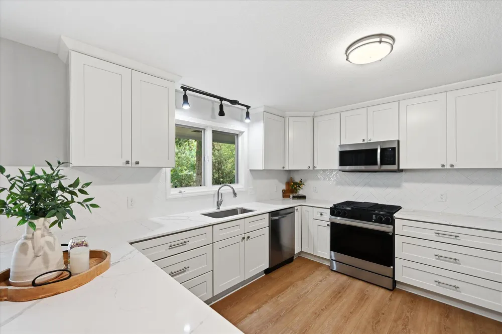 1592 Sherwood Court Eagan, MN 55122