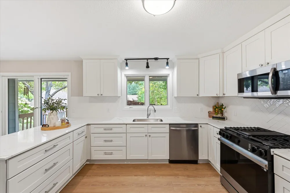 1592 Sherwood Court Eagan, MN 55122