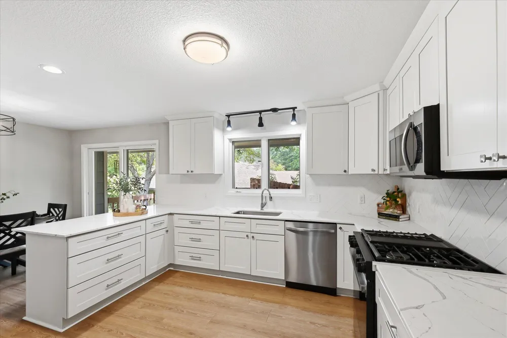 1592 Sherwood Court Eagan, MN 55122