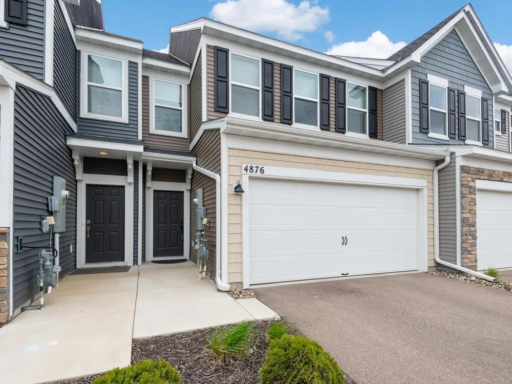 4876 Avery Court Eagan, MN 55123