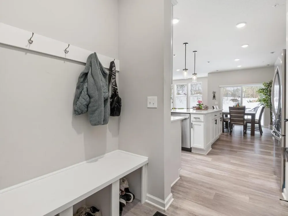 4876 Avery Court Eagan, MN 55123