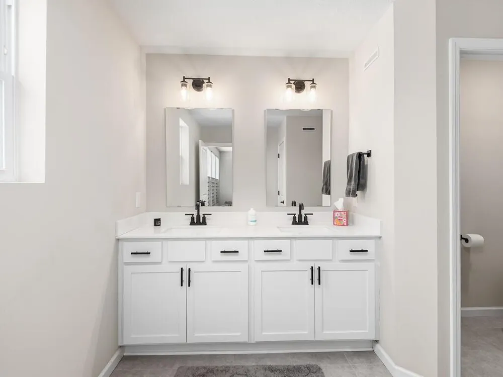 4876 Avery Court Eagan, MN 55123