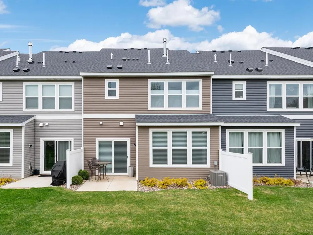 4876 Avery Court Eagan, MN 55123