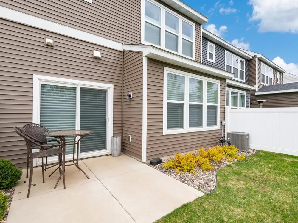 4876 Avery Court Eagan, MN 55123