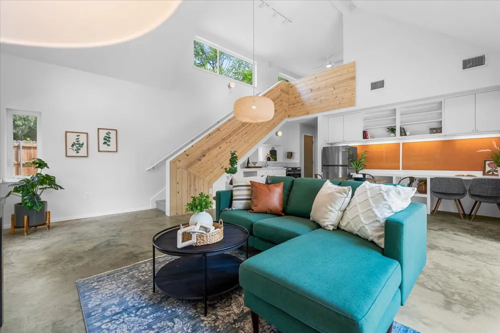 1808 Forest Hill Drive Austin, TX 78745