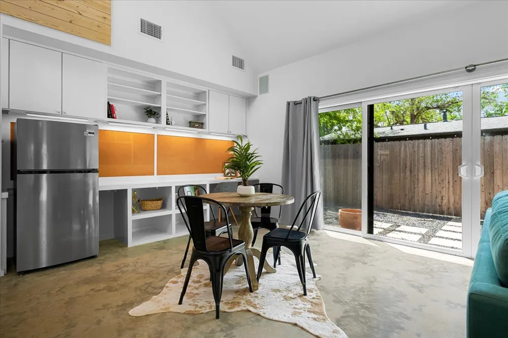 1808 Forest Hill Drive Austin, TX 78745