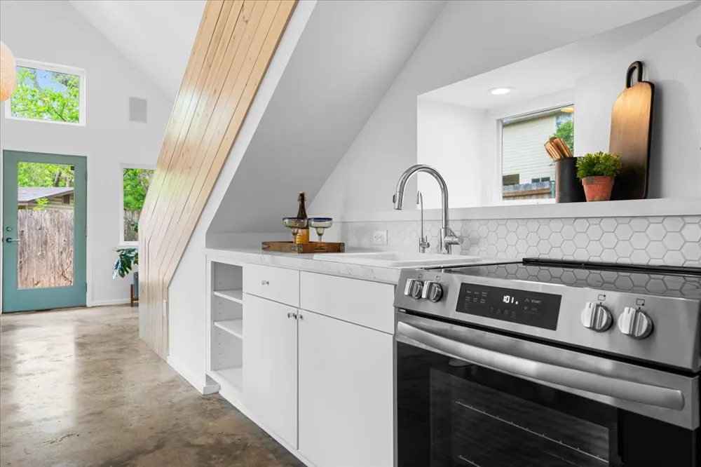 1808 Forest Hill Drive Austin, TX 78745