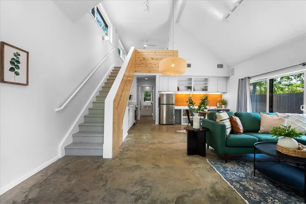 1808 Forest Hill Drive Austin, TX 78745