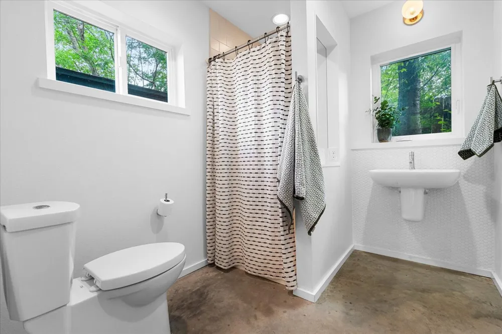 1808 Forest Hill Drive Austin, TX 78745