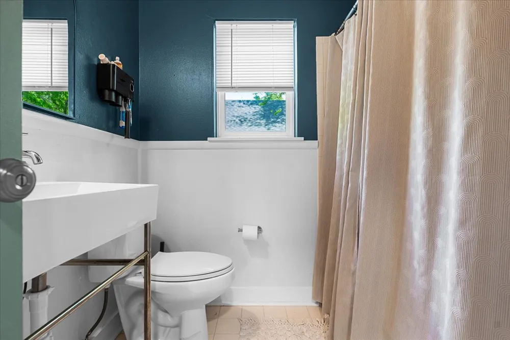 1808 Forest Hill Drive Austin, TX 78745