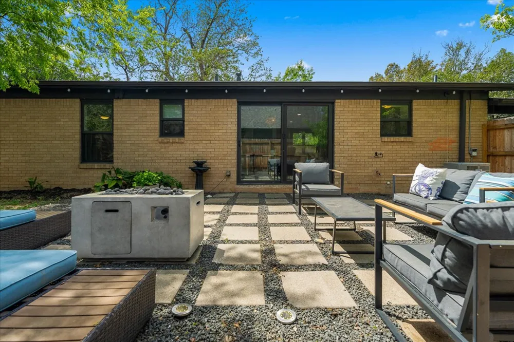 1808 Forest Hill Drive Austin, TX 78745