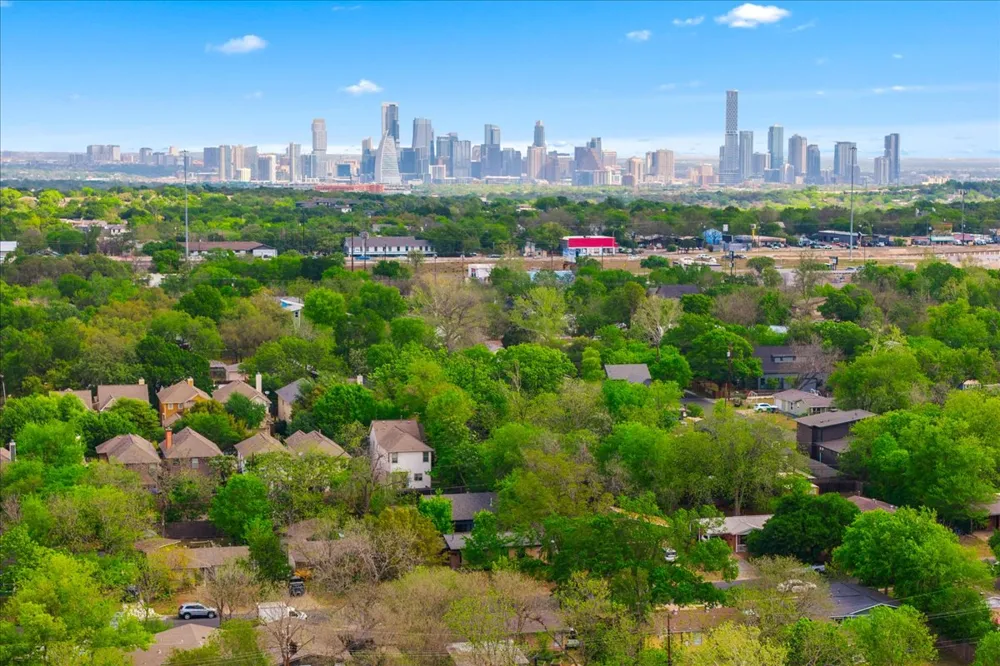 1808 Forest Hill Drive Austin, TX 78745
